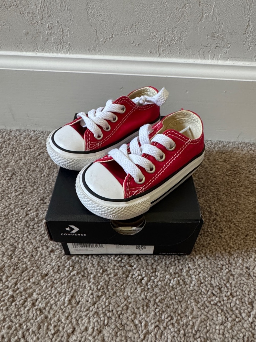 Converse Kids Red and White Low-Top Canvas Sneakers Size 3 with box